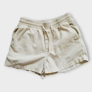 Gap cream or white 5in Inseam shorts